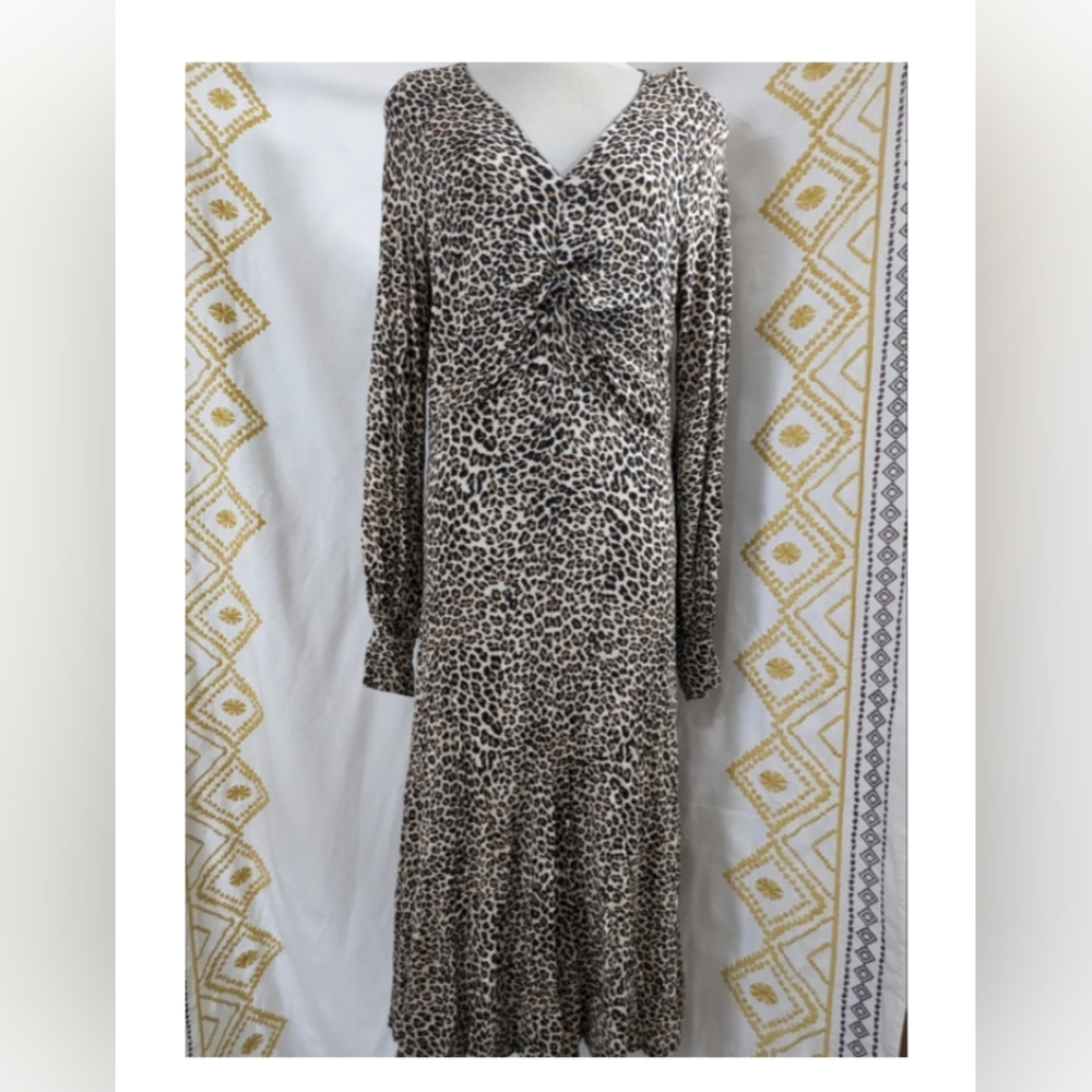 💙 BAILEY 💙 Animal Print Long Sleeve Vneck Dress